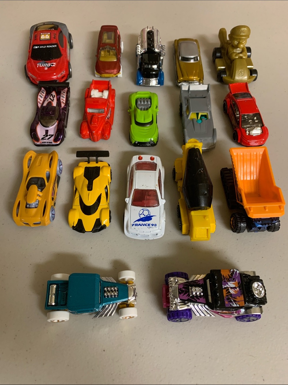 Big 17 Piece Toy Car Truck Lot-Hot Wheels, Construction,World Cup,Mario Cart 8